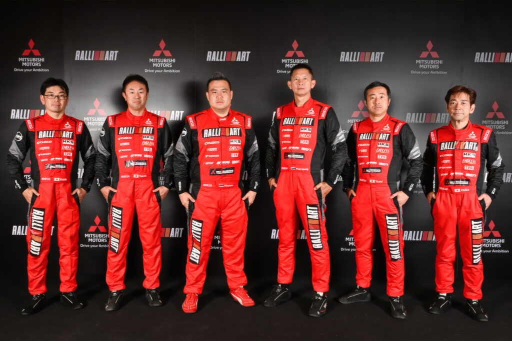左から、小出一登選手、田口勝彦選手、チャヤポン・ヨーター選手、ピーラポン・ソムバットウォン選手、保井隆宏選手、千葉栄二選手