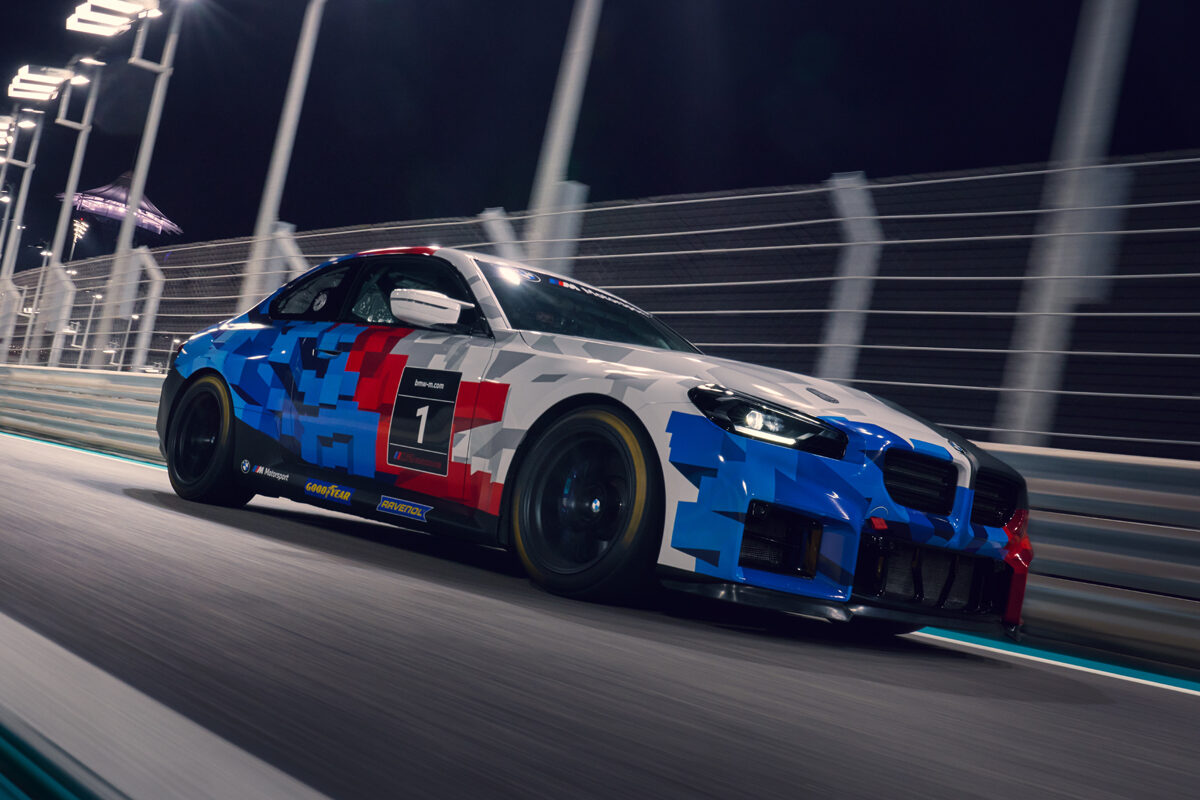 BMWのカスタマーレーシングのエントリーモデル「M2レーシング」が日本初登場