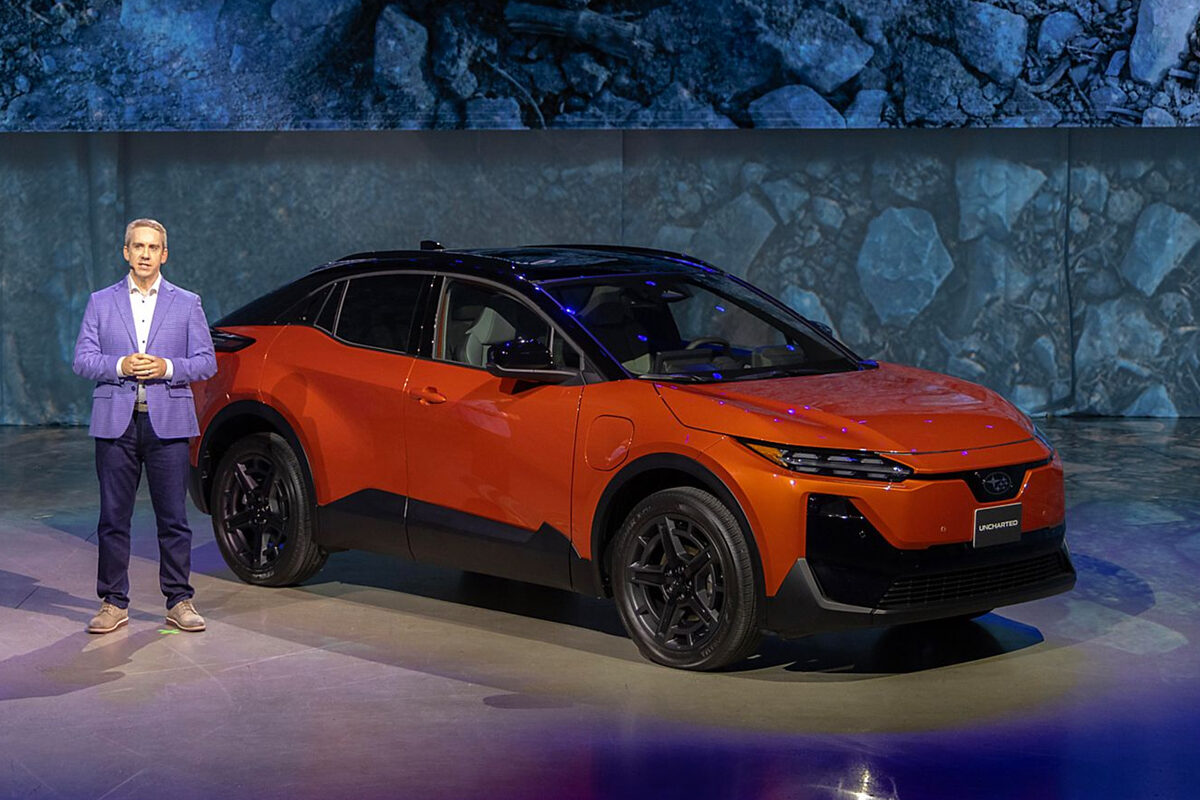 SUBARUが新しい電動コンパクトSUVの「アンチャーテッド」を世界初公開。2026年に米国市場に導入予定