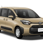 ▲トヨタ・シエンタG・ハイブリッド・E-Four・7名乗り　価格：301万2900円　全長4260×全幅1695×全高1715mm　ホイールベース2750mm　車重1410kg　乗車定員7名　WLTCモード燃費24.8km/リットル　写真のボディカラーはベージュ