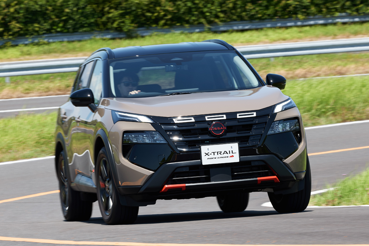 マイナーチェンジした日産エクストレイルに新カスタムカーの「AUTECH SPORTS SPEC」と「ROCK CREEK」を設定