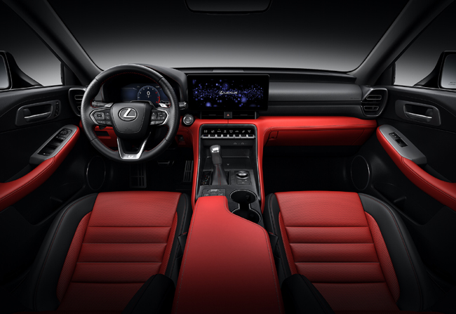▲ドライバー席周辺の表示操作系は、マルチメディアシステムの刷新とともに、人間工学に基づいた機能レイアウトに加えてレクサスのスムーズな視線移動“Tazuna Concept”の考え方をいっそう追求し、デザインと使いやすさを高次元で両立させる