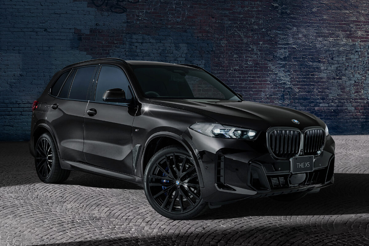 厳選されたボディカラーにブラックのエレメントが映えるBMW X5の特別限定モデルが日本上陸