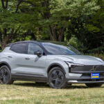 ボルボEX30クロスカントリー／価格：649万円。クロスカントリーの一充電航続距離は500km。アウトドア志向ながら0→100km/h加速を3.7秒で駆け抜ける俊足モデル。ボディサイズは4235×1850×1565mm