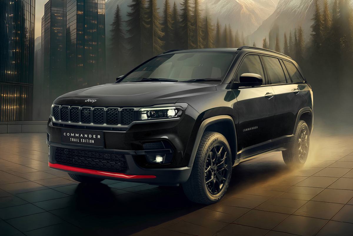 ブラック基調のボディカラーにシックなニュートラルグレーと鮮やかな