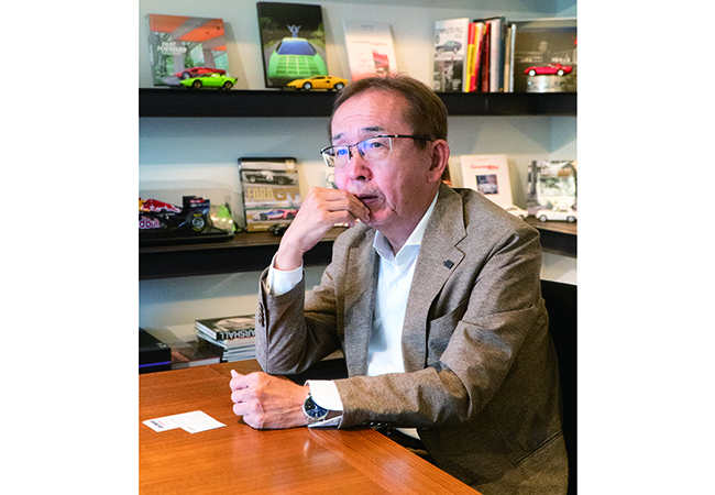 中村史郎(なかむら しろう)/1974年にいすゞ入社、アートセンターカレッジ留学、GMデザイン勤務を経て欧州デザインマネージャー、米国副社長、デザインセンター部長を歴任。1999年に日産自動車に入社、2001年に常務執行役員就任後、2017年の退任まで「日産デザイン」を牽引。2020年より株式会社SN DESIGN PLATFORM 代表取締役