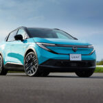 日産リーフB7 G／価格：599万9400円。3代目のリーフはアリアと同様の電動車専用のCMF-EVプラットフォームを採用。Cd値0.26の空力フォルムが新鮮な印象。B7は78kWhバッテリー搭載