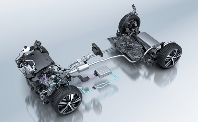 ▲パワートレインは“PureTech”1199cc直列3気筒DOHCガソリンターボエンジン(100ps/205Nm)に、電気モーター(15kW/51Nm)とリチウムイオンバッテリー(総電力量0.9kWh)、6速デュアルクラッチATで構成する48Vマイルドハイブリッドシステムを搭載