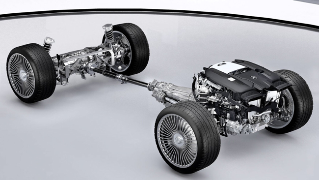 ▲パワーユニットにはM177型3982cc・V型8気筒DOHC直噴ガソリンツインターボエンジンを搭載。最高出力は585ps、最大トルクは800Nmを発生する。シャシー面にはインテリジェントな油圧制御により極めて広範囲でのロールレートを実現したACTIVE RIDE CONTROLサスペンションを装備