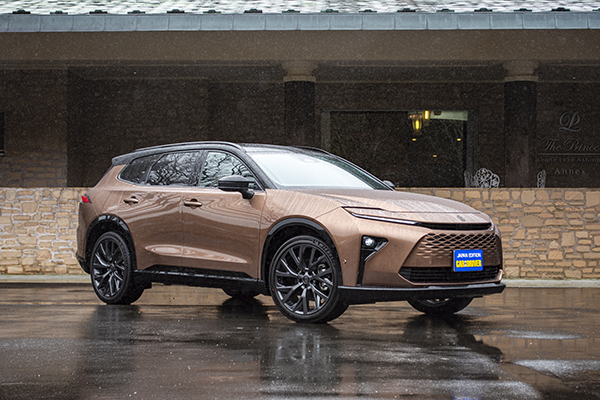 【気になるクルマ_2025】SUVの自由とワゴンのユーティリティを融合した「クラウン・エステート」をはじめ、「BYDシーライオン7」「アウディQ6 e-tron」「キャデラック・リリック」などBEVをズバリ評価