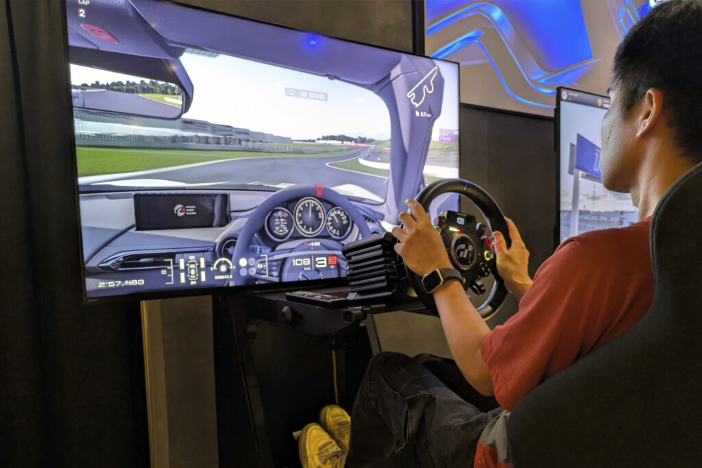 筆者が、グランツーリスモ7で12Rを運転する様子