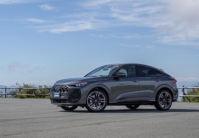 アウディSQ5スポーツバック/価格:7DCT 1058万円。新型Q5シリーズは標準SUVスタイルとスポーツバックの2シリーズ。それぞれ2リッターガソリンのTFSI、2リッターディーゼルのTDI、3リッターガソリンのSQ5が選べる。全車48VマイルドHV。駆動方式はクワトロ(4WD)