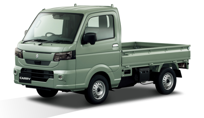 ▲フロントマスクはよりシャープな造形となったブラックエクステンションLEDヘッドランプや、ヘッドライトと連なるような水平基調のカラーガーニッシュ(キャリイはボディ同色)を配したグリル、横桟バーを組み込むエアインテークをブラックアウトした新デザインのバンパーなどを配備。写真はキャリイKXで、ボディカラーはアイビーグリーンメタリック