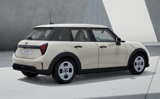 ▲ミニ・クーパー5ドア Cセレクト 価格:377万円 全長4035×全幅1745×全高1470mm ホイールベース2565mm 車重1340kg 乗車定員5名 WLTCモード燃費15.8km/リットル 写真のボディカラーはナノクホワイト