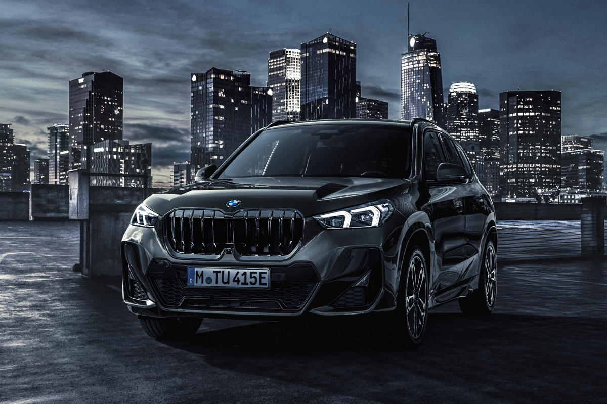 ブラックをテーマに据えて内外装をより精悍に磨き上げたBMW X1の特別限定モデルが日本発売
