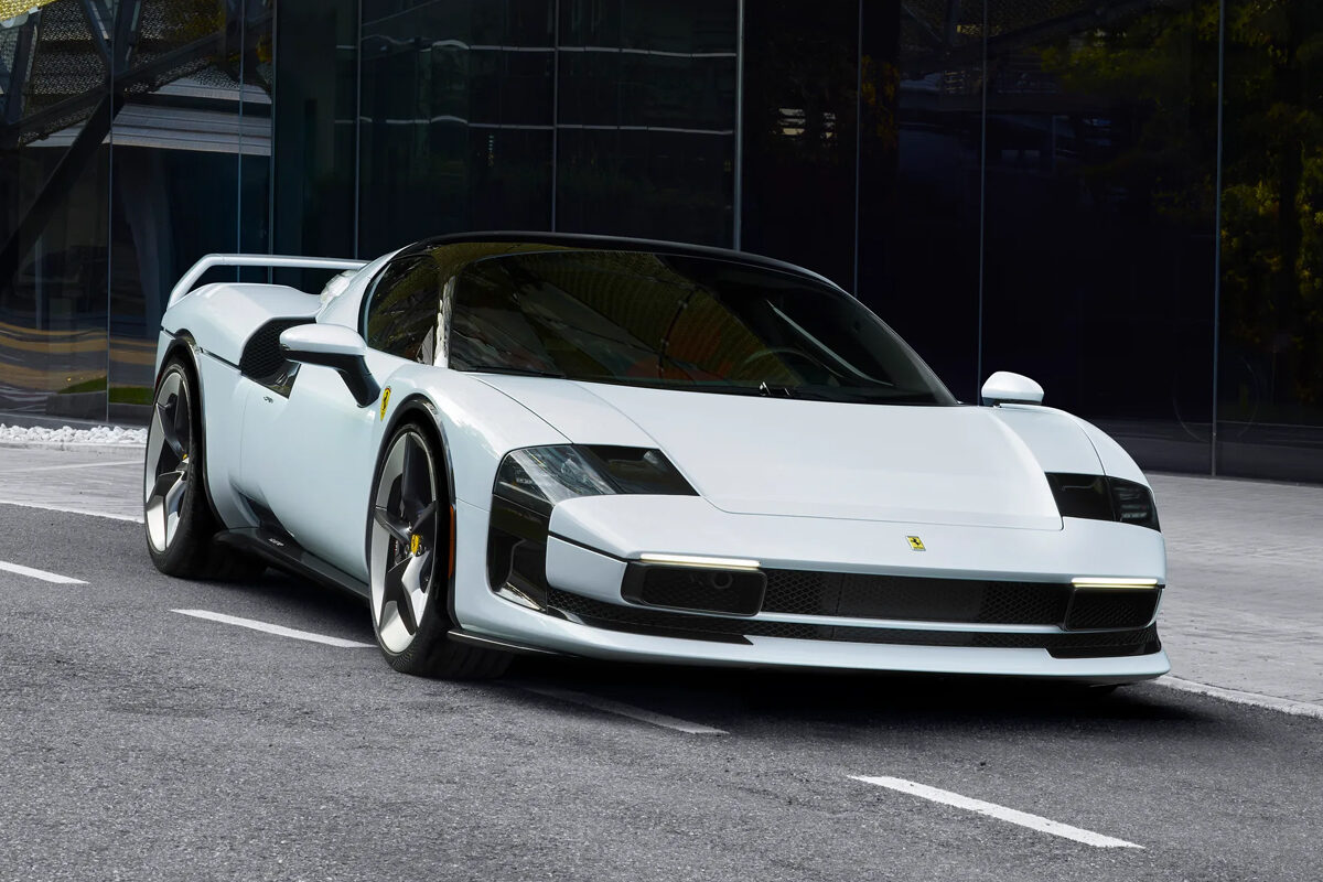 フェラーリがF40をオマージュした296GTBベースのワンオフモデル「SC40」を公開