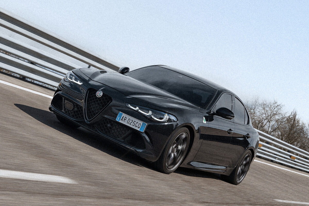 より躍動的に進化したアルファロメオ・ジュリアの特別限定車「ジュリア クアドリフォリオ エストレマ」が日本デビュー