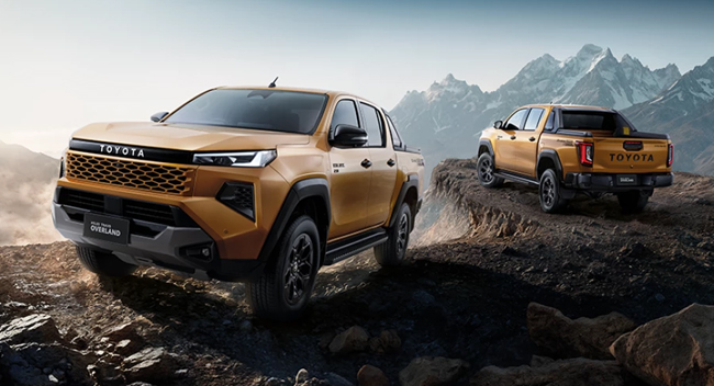 ▲タイ市場では“TRAVO”のサブネームを付けて、いち早く新型ハイラックスを発売。写真はレジャー志向のフラッグシップモデル「OVERLAND(オーバーランド)」。ボディサイズは全長5320×全幅1885×全高1815mm、ホイールベース3085mmに設定