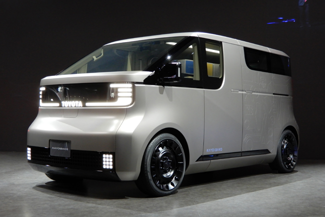 ▲自分が乗って動いて何かを届けるだけではなく、多様なモビリティを活かして“あなた”に近づいていくことを想定して企画した次世代の商用BEVのKAYOIBAKO。XLからSサイズまで多種の“箱”をラインアップする。写真はMサイズのKAYOIBAKOコンセプト