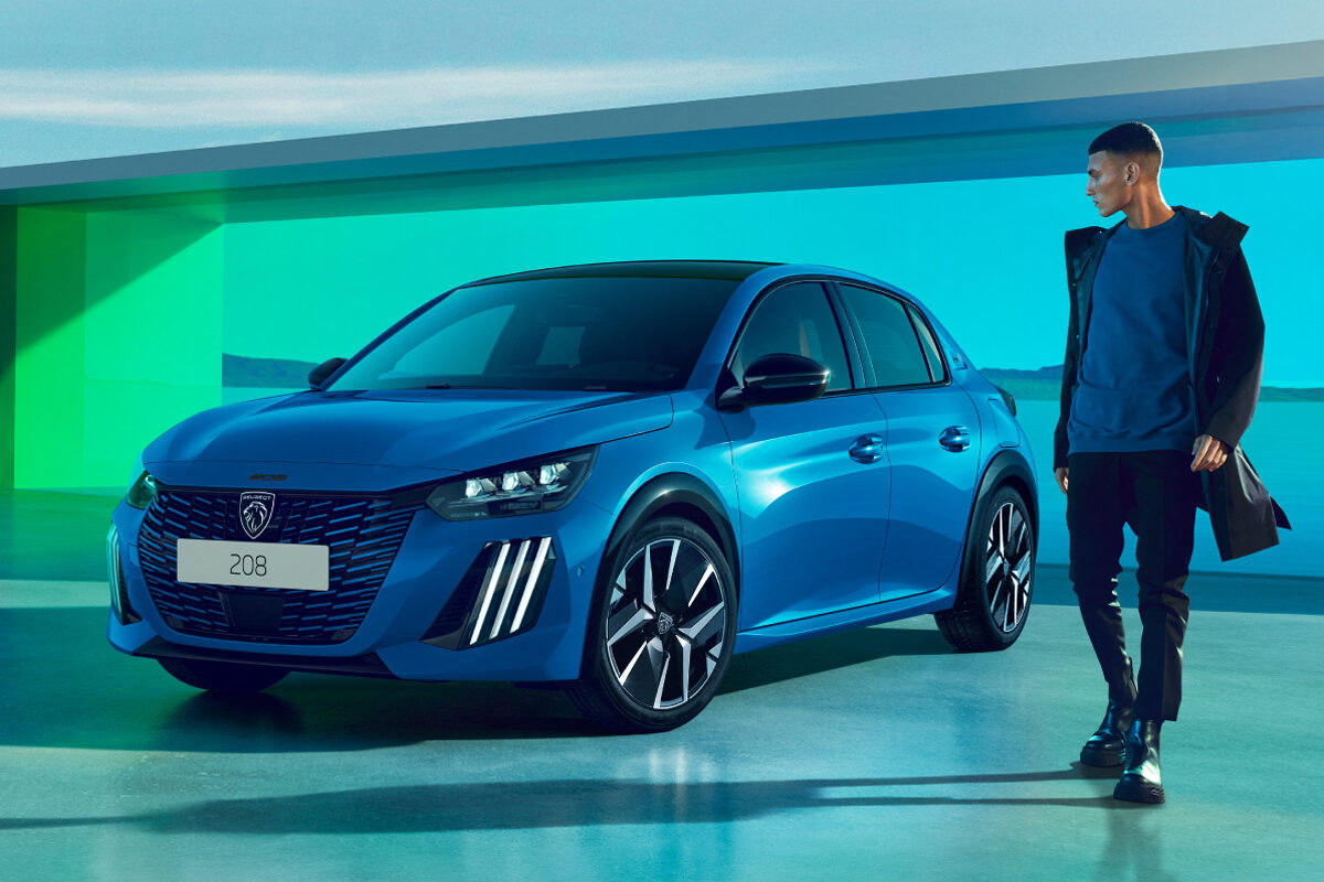 人気フレンチコンパクトハッチバックのプジョー208のハイブリッドモデルが日本デビュー