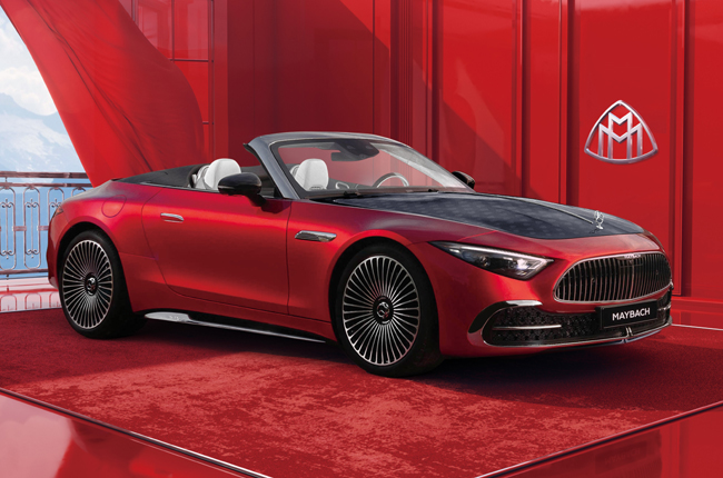 ▲高級感あふれるマイバッハスタイルエレメントとダブルスクープを備えた象徴的なスタイリングを採用。縦のピンストライプを配したマイバッハ専用ラジエターグリルは中央に配した“MAYBACH”のレタリングと精巧に統合され、イルミネーションにより鮮やかに照らし出される