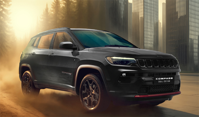 ▲ジープ・コンパス・トレイル エディション 価格:479万円 全長4420×全幅1810×全高1640mm ホイールベース2635mm 車重1490kg 乗車定員5名 WLTCモード燃費11.8km/リットル 販売台数は100台限定