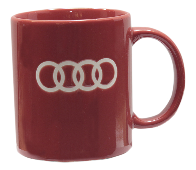 アウディのマグカップを2名に。アウディは「技術による先進」をスローガンに掲げ、2033年までに内燃エンジンの生産を終了する方針を打ち出しています。アウディは2025年に新型A5や新型A6、新型Q6 e-tron、新型A6などを次々に投入。BEVを示すe-tronモデルの設定も積極的に拡大しています。プレゼントのマグカップは容量300ミリリットル。底部にもフォーリングスのエンブレムデザインされています。