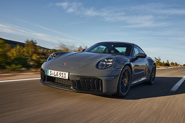 【気になるクルマ_2025】モータースポーツ由来のT-Hybridで進化した「ポルシェ911カレラGTS」を筆頭に「テスラ・モデルY」「メルセデスAMG E53ハイブリッド」をズバリ評価