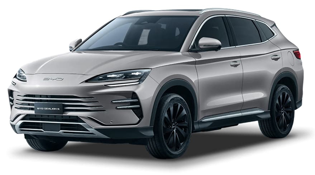 ▲BYDシーライオン6 価格:398万2000円 全長4775×全幅1890×全高1670mm ホイールベース2765mm 車重1940kg 乗車定員5名 ハイブリッド燃料消費率(WLTCモード)22.4km/リットル EV走行換算距離(等価EVレンジ)100km 写真のボディカラーはストーングレー