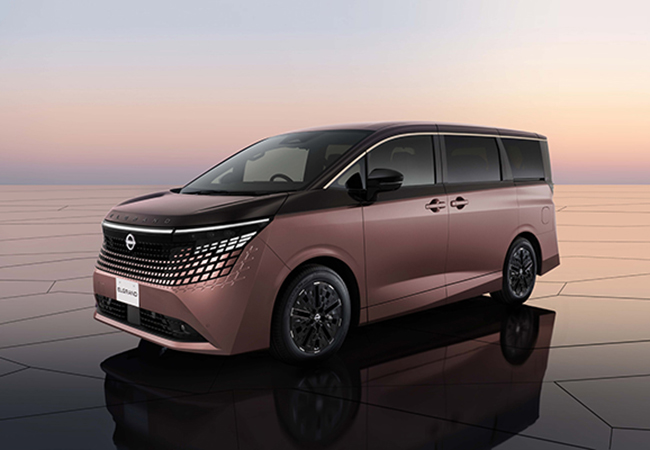 【注目モデルNEWS】日産の救世主となる資格十分! 威風堂々の新型エルグランドは先進さ、快適さ、走りでライバルをリード。生粋のドライバーズミニバンが誕生した