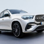 ▲メルセデス・ベンツGLE 450d 4MATIC Sportsナイトエディション　価格：1482万円　全長4925×全幅2020×全高1780mm　ホイールベース2995mm　車重2480kg　乗車定員7名　WLTCモード燃費12.4km/リットル　写真のボディカラーはMANUFAKTURオパリスホワイト（メタリック）