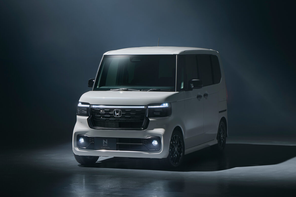 上質かつ精悍なホンダN-BOXカスタムの特別仕様車「BLACK STYLE」が登場