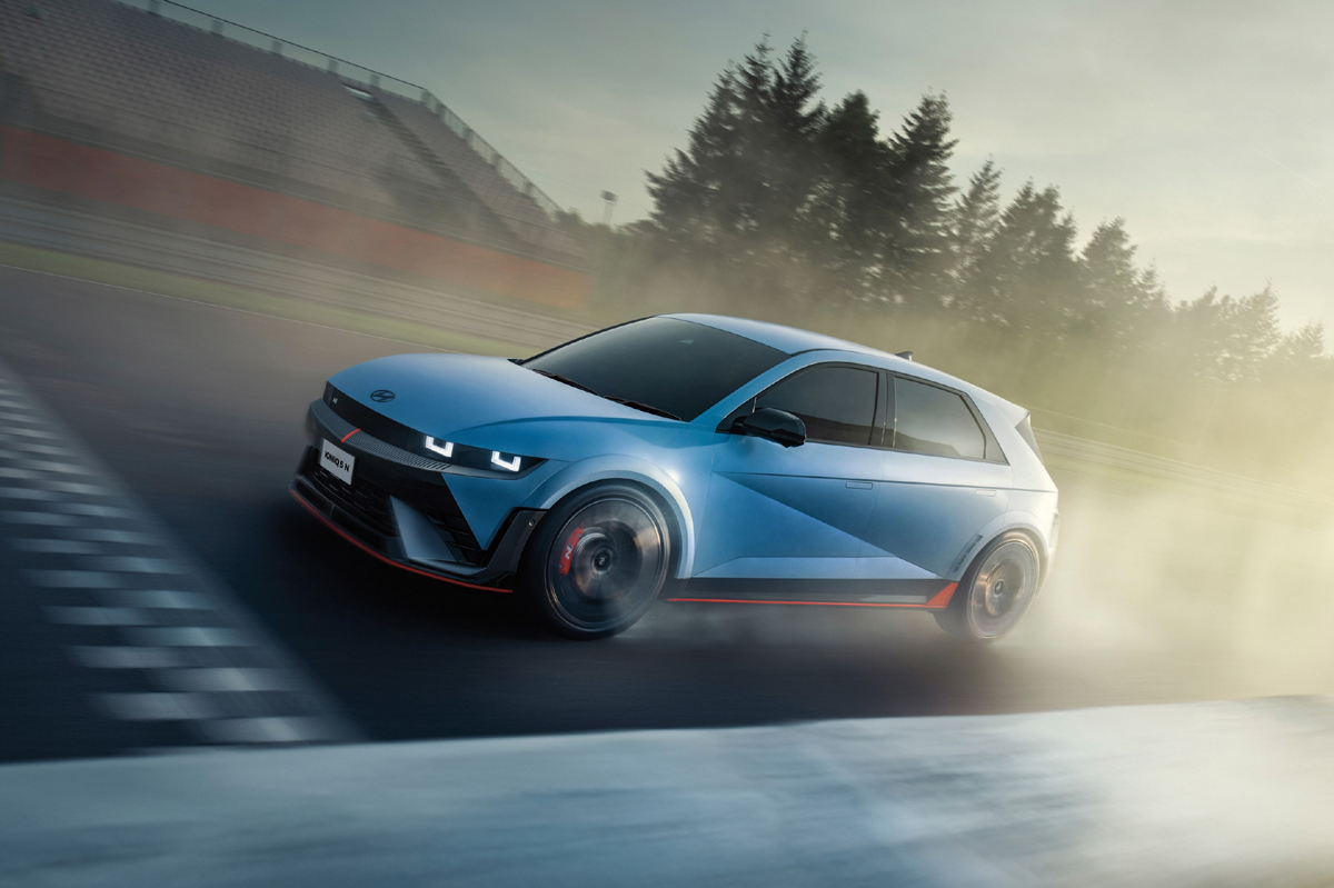 ヒョンデのハイパフォーマンスEV「IONIQ 5 N」がドライビングの愉しさを深化させるアップデートを敢行