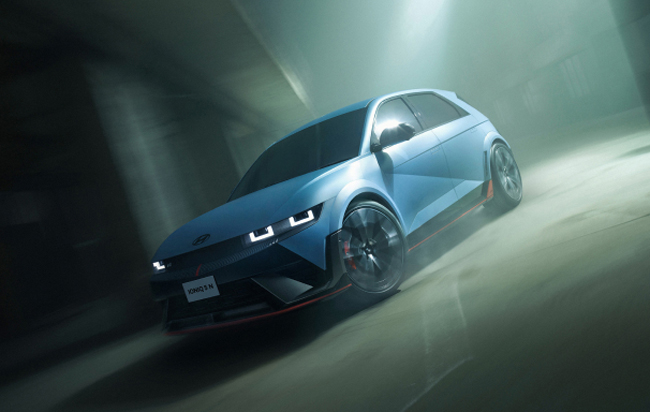 ▲ヒョンデIONIQ 5 N 価格:891万円 全長4715×全幅1940×全高1625mm ホイールベース3000mm 車重2210kg 乗車定員5名 ドライビングの愉しさを深化させるアップデートを実施