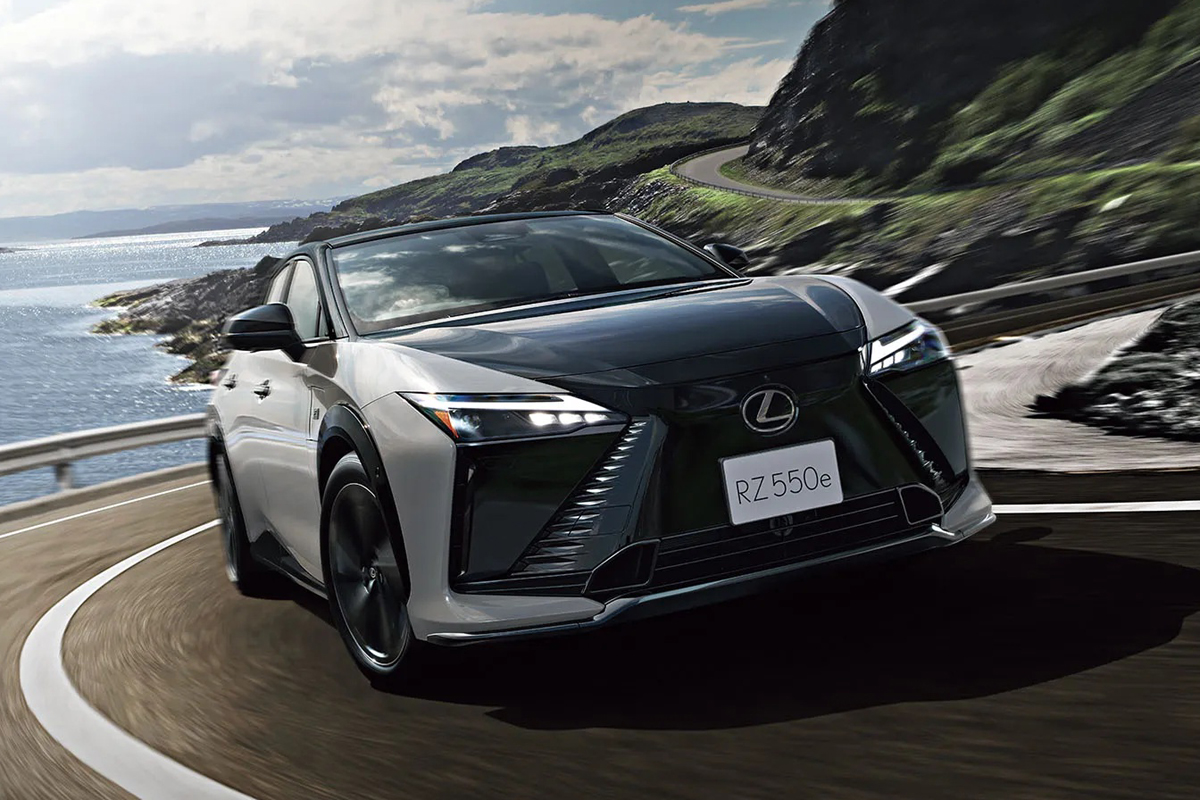 バッテリーEVのレクサスRZが大幅改良。運転する楽しさを追求した“F SPORT”を新設定