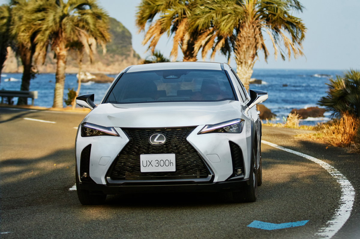 より上質な室内空間を目指してレクサスUX300hがマイナーチェンジ