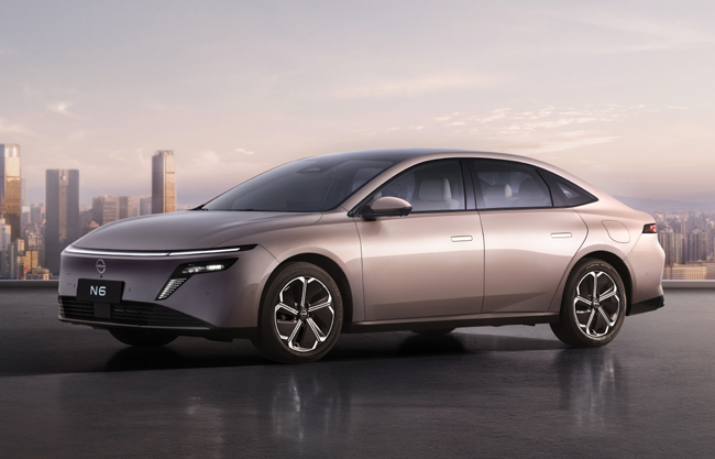 ▲日産自動車の中国合弁会社である東風日産乗用車公司がプラグインハイブリッドセダンの新型「N6」を発表。グレードは180 Air、180 Pro、180 Max、180 Max+、170 Max+旗舰(写真)という5グレードで構成。車両価格は9.99万元(約220万円)~12.99万元(約286万円)に設定する
