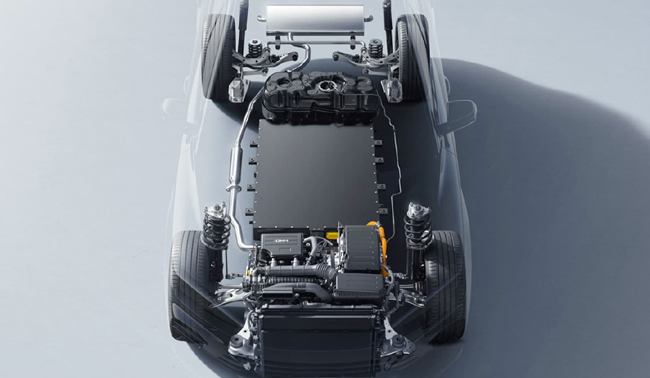 ▲パワートレインにはBYD独自の電気を主役にしたハイブリッド技術「DM-i」を採用。システムはハイブリッド専用エンジンの1498cc直列4気筒DOHCガソリンユニットとモーター効率を飛躍的に高めた専用EHSを組み合わせて配備する