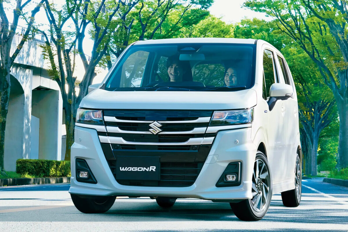 スズキの定番軽ハイトワゴンのワゴンRがフロントマスクを刷新