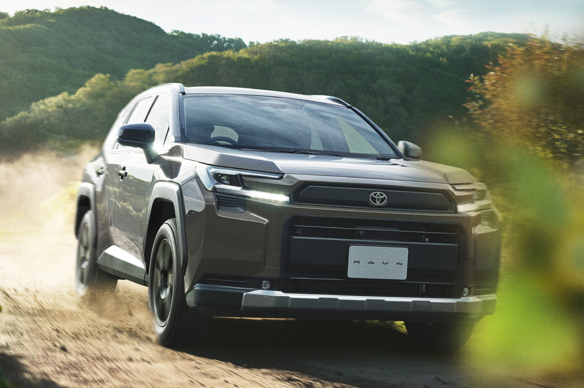 第6世代となる新型トヨタRAV4が日本発売。まずはHEVモデルの2機種をラインアップ