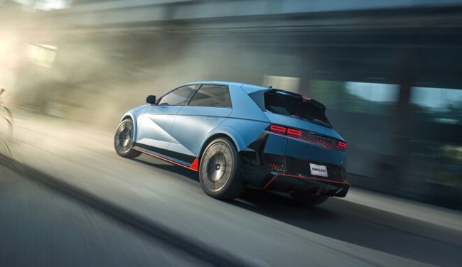 ▲パワートレインには175kW/370Nmを発生するフロントモーター、303kW/400Nmを発生するリアモーター、トータルで478kW/770Nm(N Grin Boost時)を発生する高性能デュアル駆動モーターと、総電力量84.0kWhのリチウムイオンバッテリーを搭載して電動4WDシステムを構成する