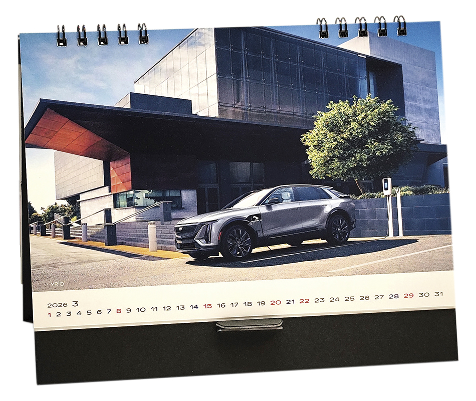 キャデラックはGMを代表するブランドのひとつ。ラグジュアリーBEV、リリックをはじめ、SUVのXT5（写真）、スポーツセダンのCT5コンセプトカー・ヴェロシティなど多彩なラインアップを1年間で紹介。縦×横約160×200㎜。13枚構成。2名に。