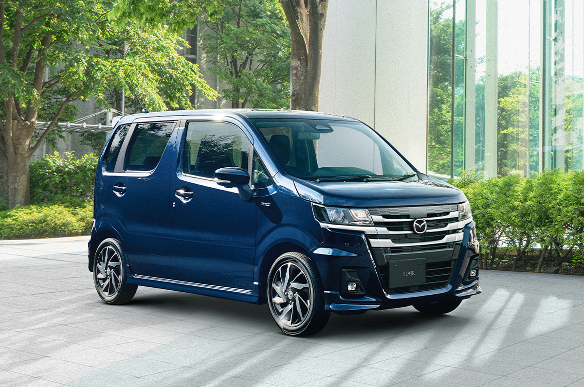 スズキからOEM供給を受けるマツダの軽ハイトワゴン「フレア」がフロントマスクの刷新や快適性・走行性能の向上を実施