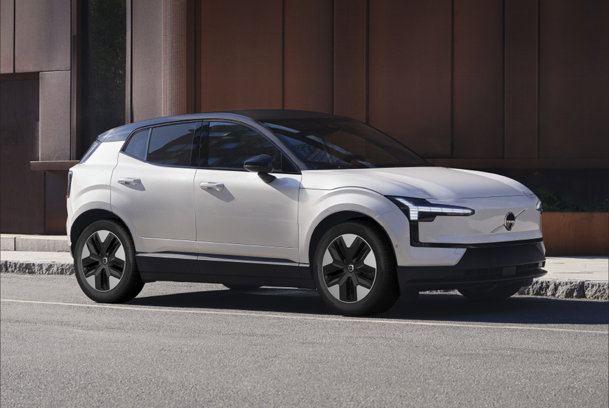 日常ドライブの快適性を高める装備を追加したボルボEX30の特別仕様車が