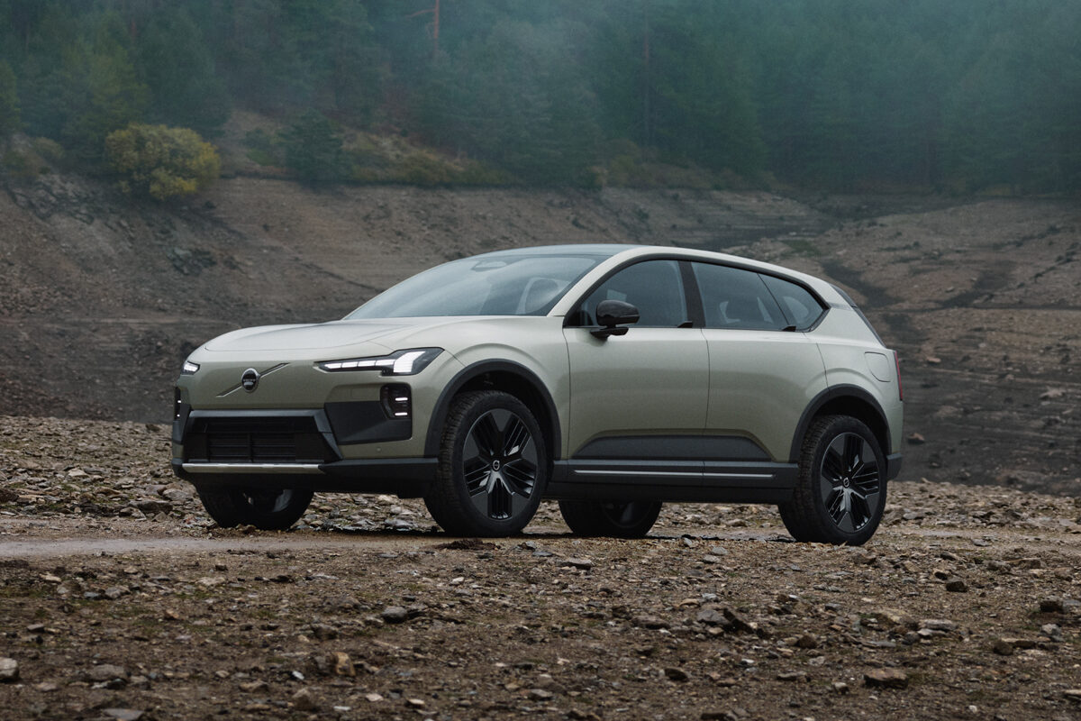 ボルボの新型電動ミッドサイズプレミアムSUV「EX60」にはアウトドア志向の「EX60クロスカントリー」もラインアップ