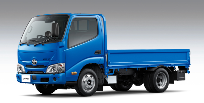 ▲トヨタ・ダイナ カーゴ 1.0tonシリーズ シングルキャブ・4WD・フルジャストロー 1.4トン積・ディーゼル車(GDY282-TQMGC) 価格:482万9000円 全長4690×全幅1695×全高1965mm ホイールベース2545mm 車重2060kg JH25モード燃費13.89km/リットル