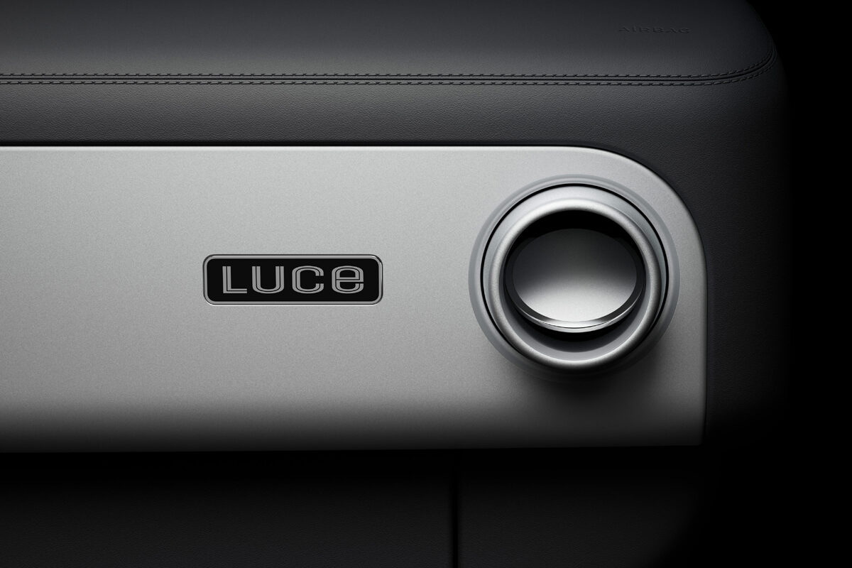 車名に「ルーチェ(LUCE)」を冠したフェラーリの新型BEVモデルのインテリアが公開