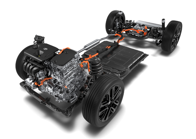 ▲新世代のプラグインハイブリッドシステムはA25A-FXS型2487cc直列4気筒DOHC・D-4Sガソリンエンジン(186ps/23.4kg・m)+2VM型フロントモーター(151kW/272Nm)+4NM型リアモーター(41kW/123Nm)+リチウムイオン電池(容量58.0Ah)+電気式無段変速機で構成。システム最高出力は242kW(329ps)を発揮する