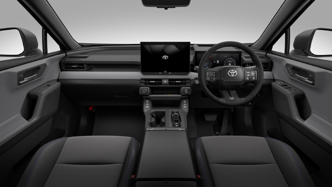 ▲インテリアは既存のHEVモデルと同様に“アイランドアーキテクチャー”を採用。内装色はブラックを基調とし、装備面ではパドルシフトや表皮巻き(ブラック)センターピラーガーニッシュ/フロントピラーガーニッシュ、合わせ・高遮音性ガラスのUVカットフロントドアグリーンガラス(撥水機能付)などを専用装備する