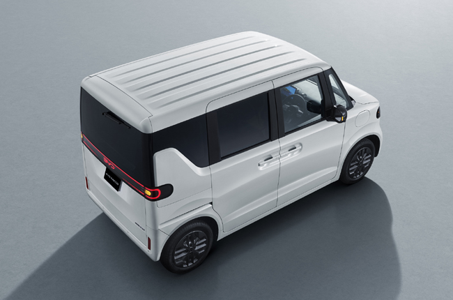 ▲車種展開は総電力量約20kWhを確保したリチウムイオン電池を搭載して一充電航続距離200km超を実現したスタンダードと、総電力量約30kWhを確保したリチウムイオン電池を搭載して一充電航続距離300km超を実現したロングレンジをラインアップする